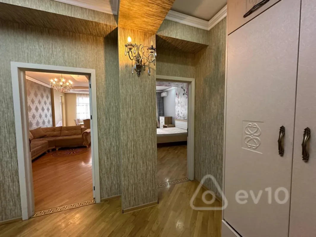 Kirayə verilir 2 otaqlı yeni tikili 110 m²