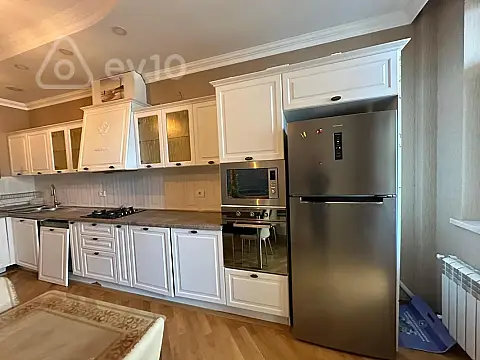 Kirayə verilir 2 otaqlı yeni tikili 110 m²