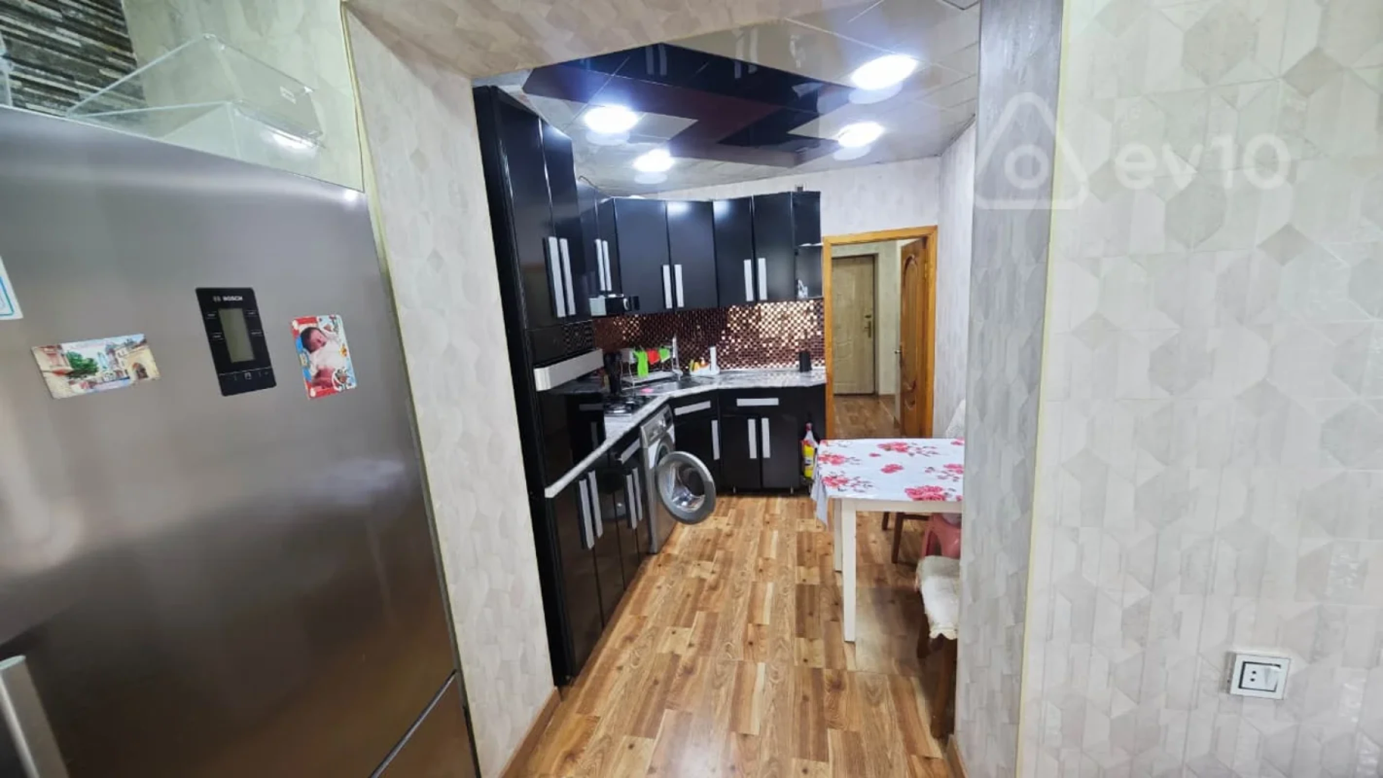 Kirayə verilir 2 otaqlı köhnə tikili 60 m²