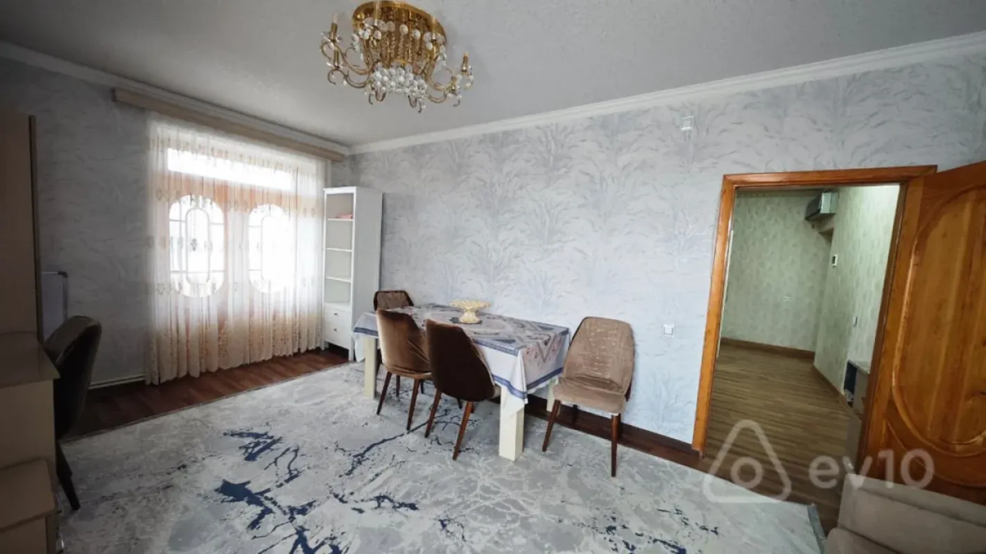 Kirayə verilir 2 otaqlı köhnə tikili 60 m²
