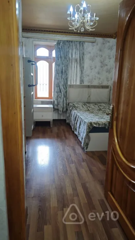 Kirayə verilir 2 otaqlı köhnə tikili 60 m²