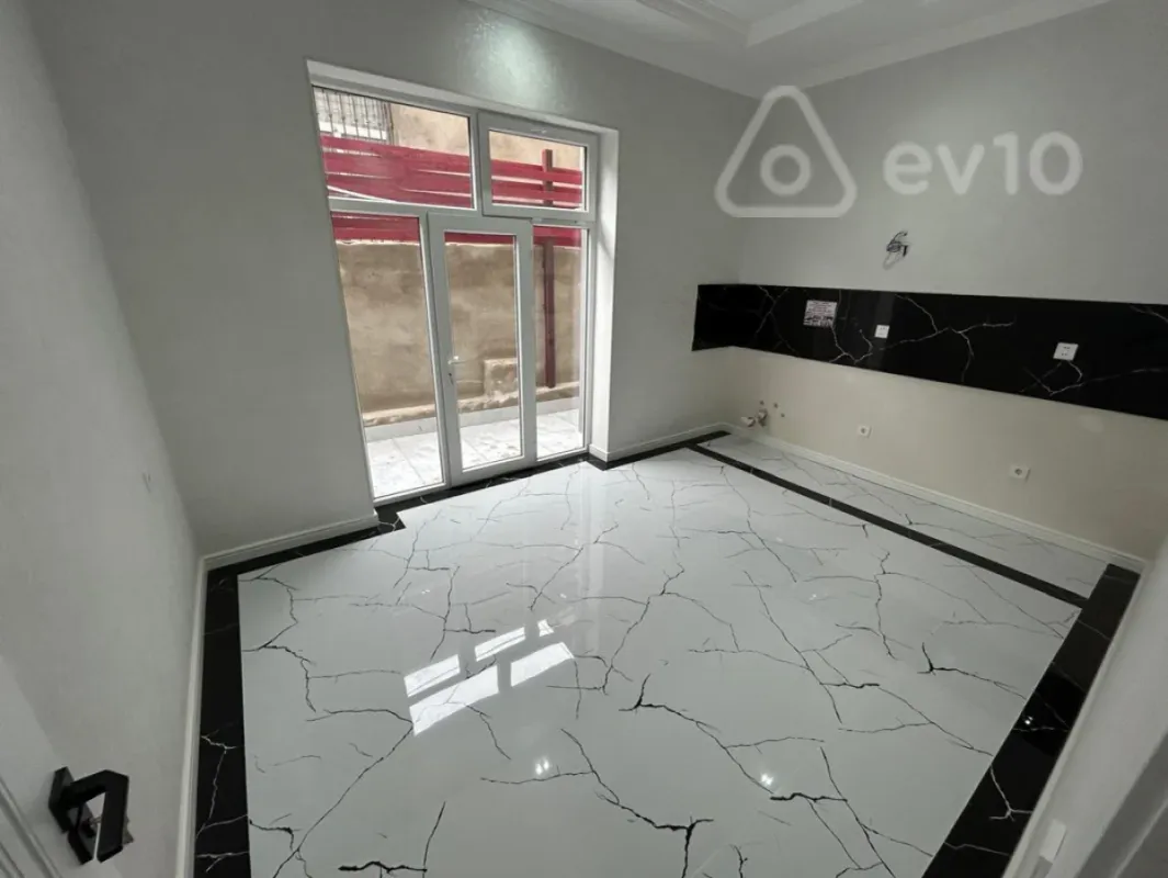 Satılır 6 otaqlı həyət evi 200 m²