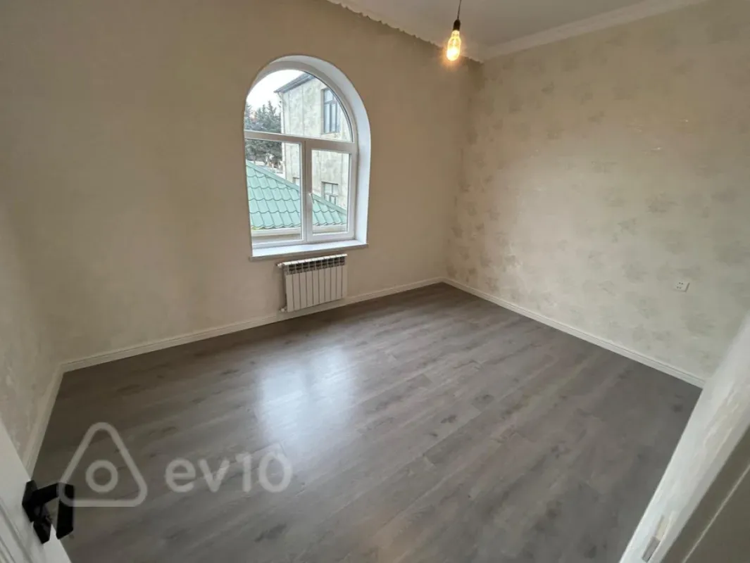 Satılır 6 otaqlı həyət evi 200 m²