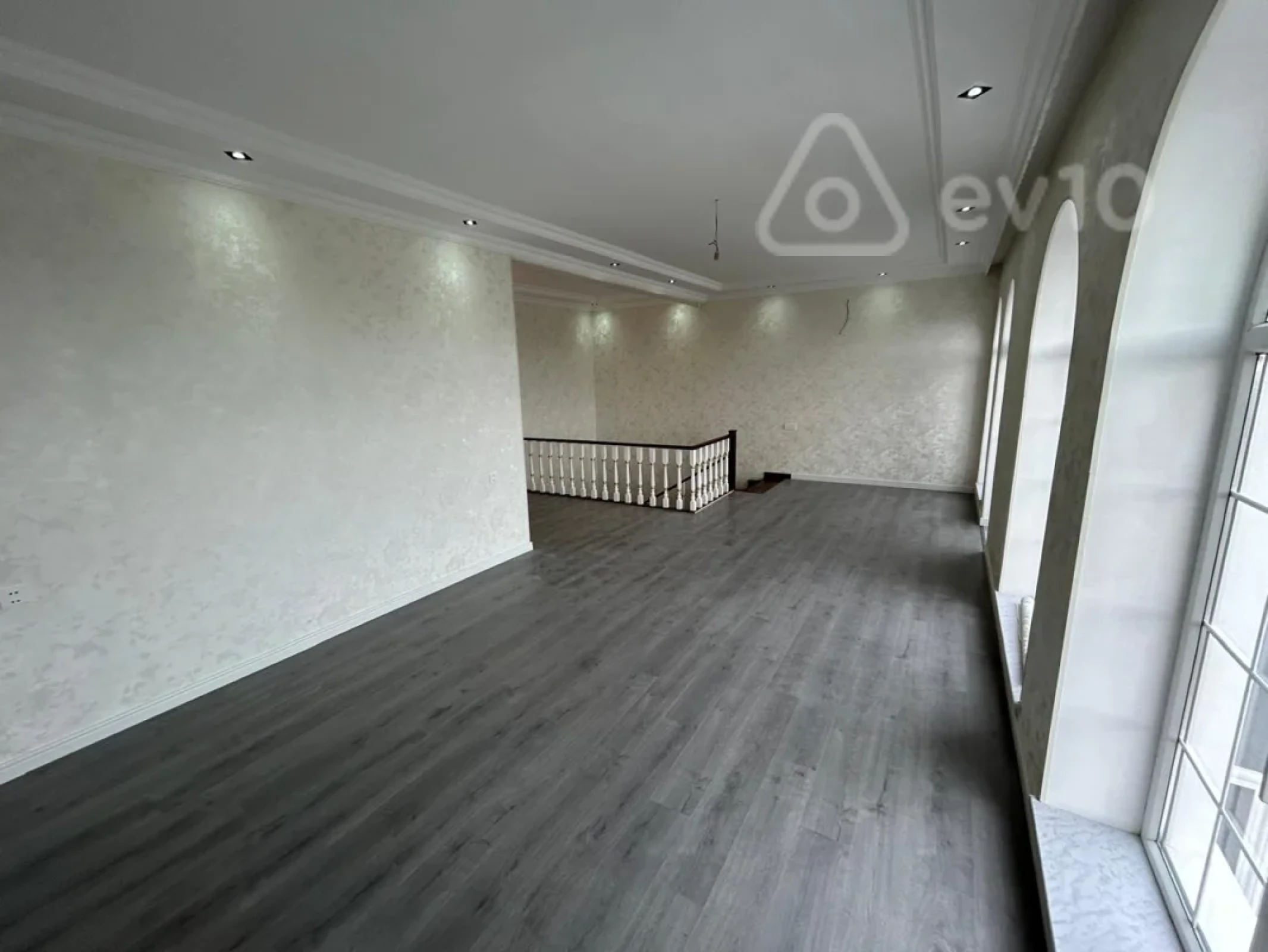 Satılır 6 otaqlı həyət evi 200 m²