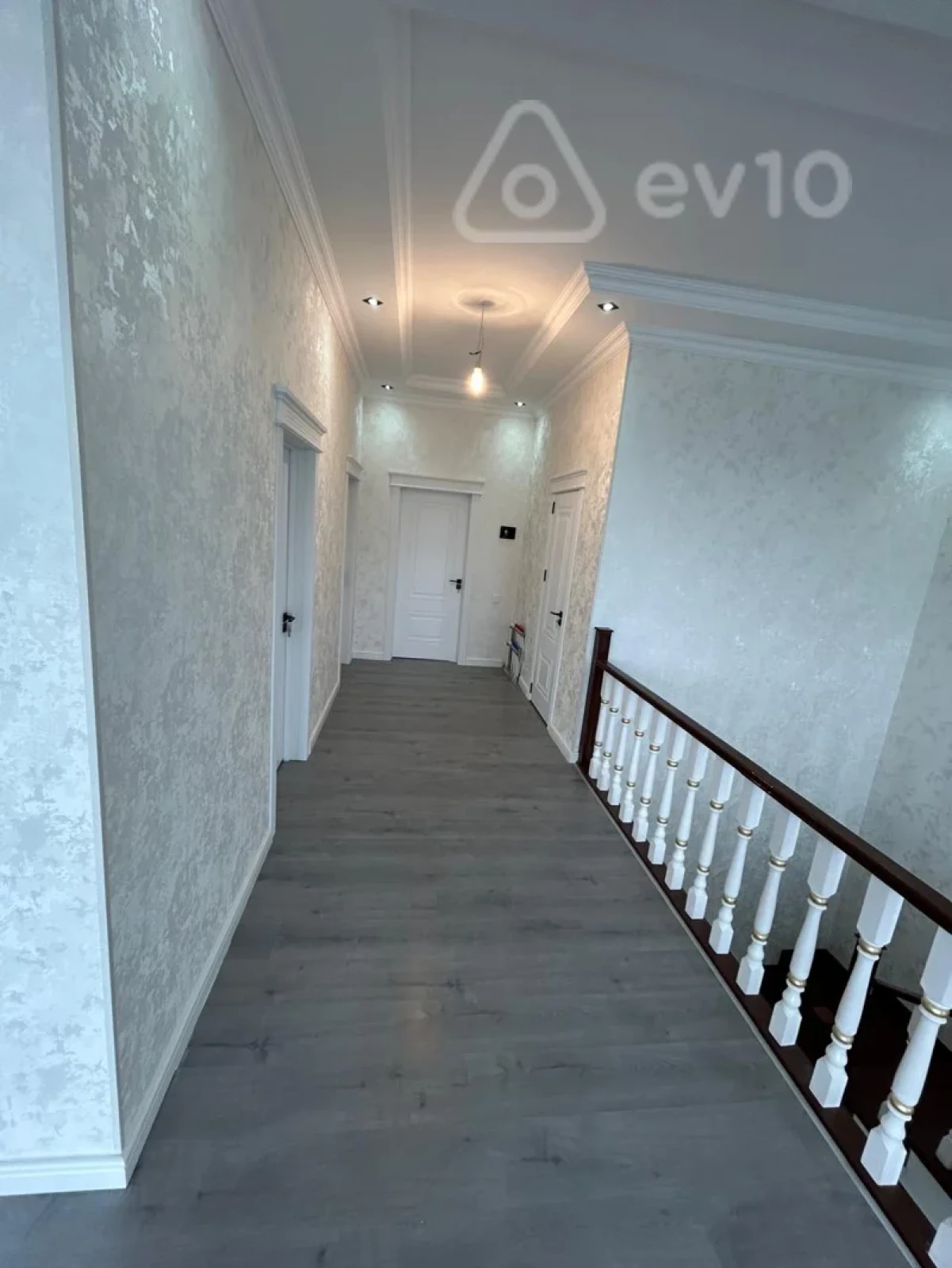 Satılır 6 otaqlı həyət evi 200 m²