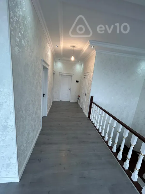 Satılır 6 otaqlı həyət evi 200 m²