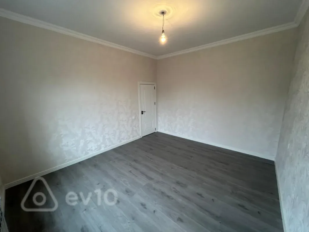 Satılır 6 otaqlı həyət evi 200 m²