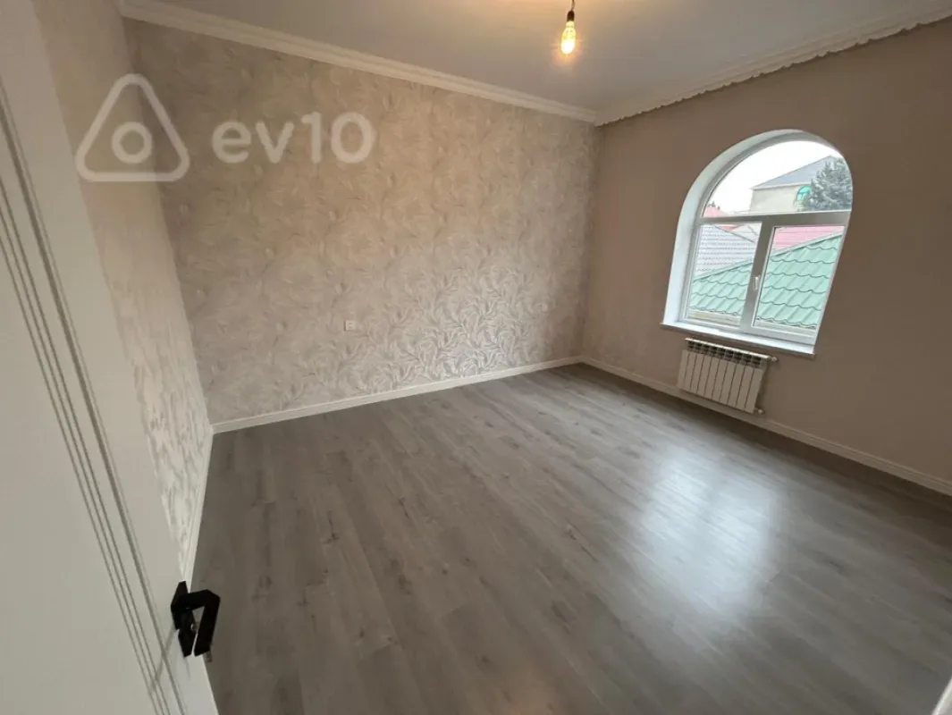 Satılır 6 otaqlı həyət evi 200 m²
