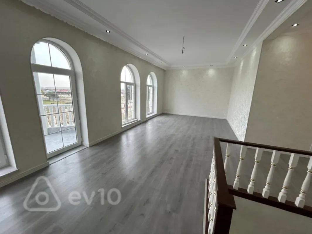Satılır 6 otaqlı həyət evi 200 m²