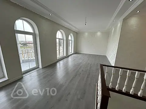 Satılır 6 otaqlı həyət evi 200 m²