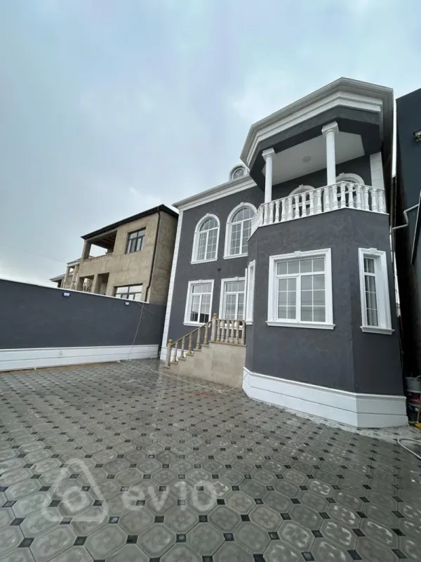 Satılır 6 otaqlı həyət evi 200 m²