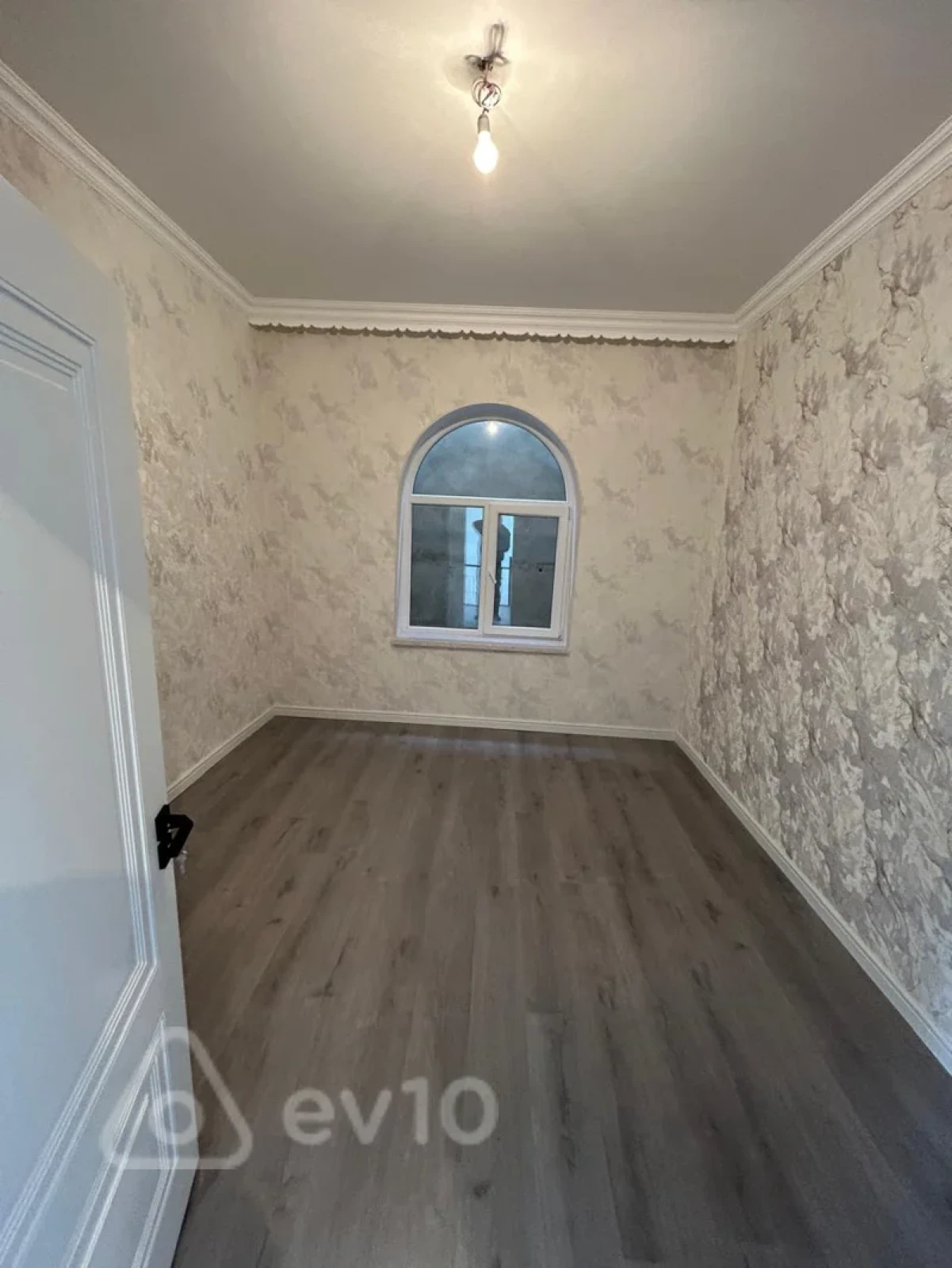 Satılır 6 otaqlı həyət evi 200 m²