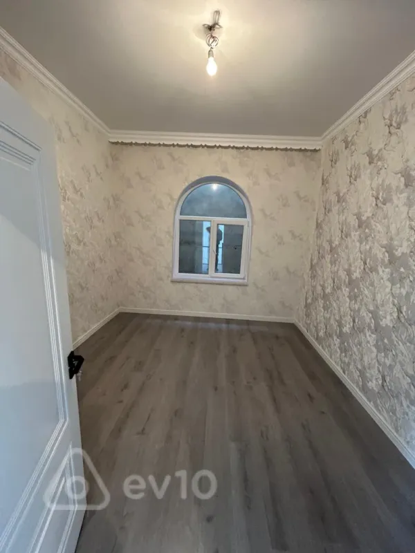 Satılır 6 otaqlı həyət evi 200 m²