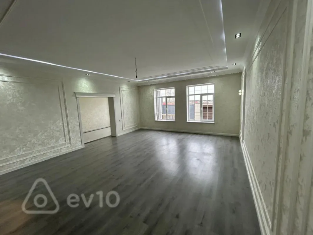 Satılır 6 otaqlı həyət evi 200 m²