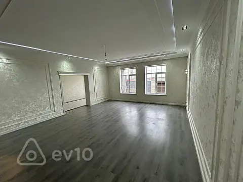 Satılır 6 otaqlı həyət evi 200 m²