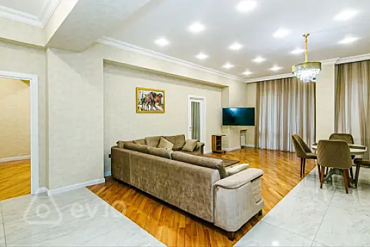 Kirayə verilir 3 otaqlı yeni tikili 100 m²