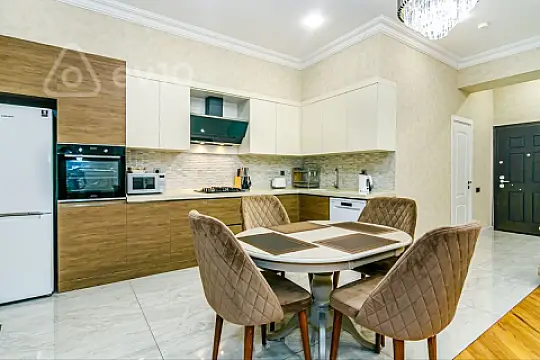 Kirayə verilir 3 otaqlı yeni tikili 100 m²