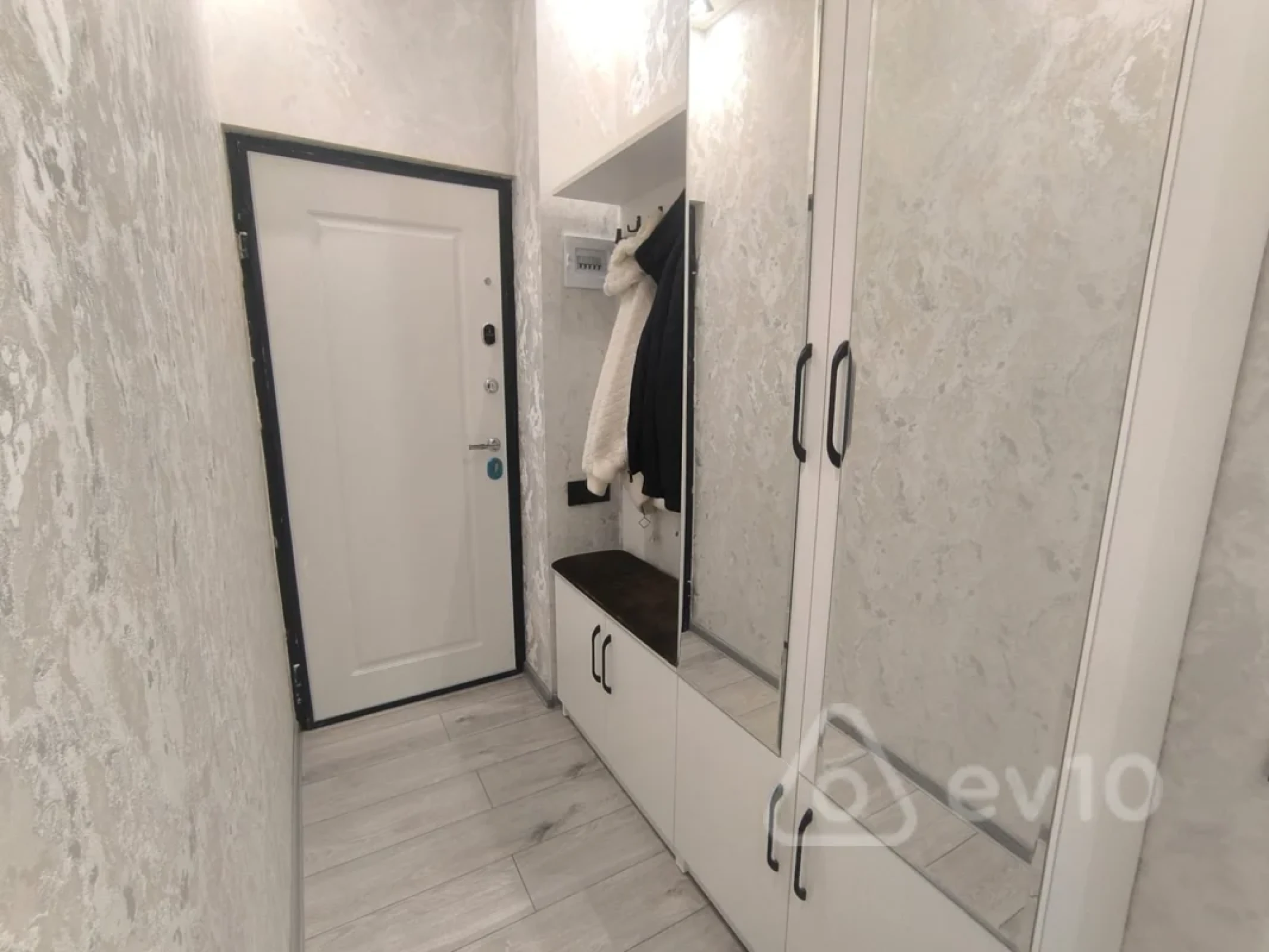 Satılır 2 otaqlı köhnə tikili 47 m²