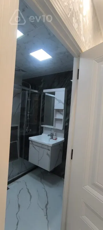 Satılır 2 otaqlı köhnə tikili 47 m²