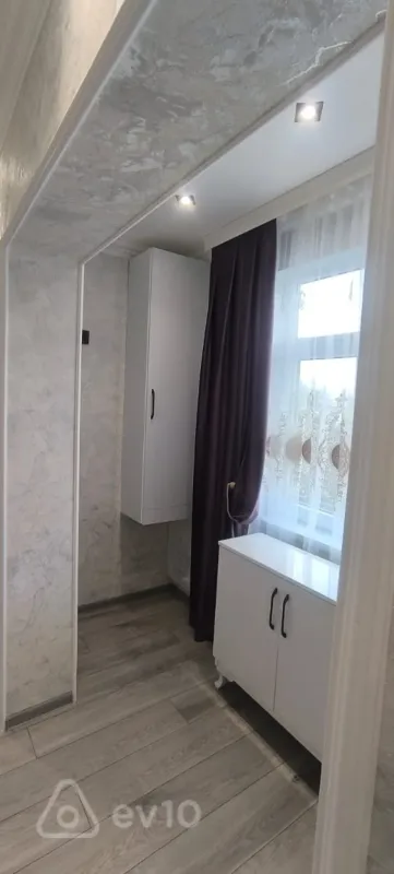 Satılır 2 otaqlı köhnə tikili 47 m²