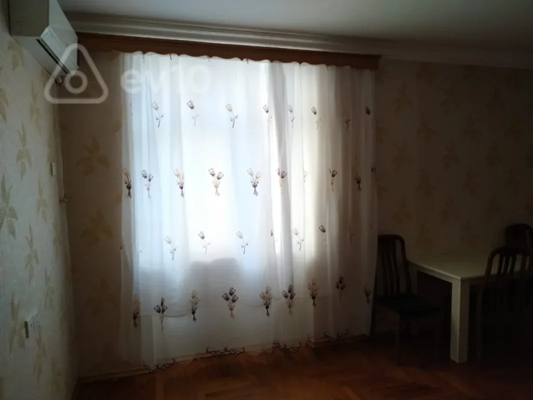 Kirayə verilir 3 otaqlı köhnə tikili 66 m²