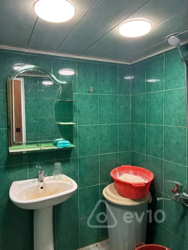 Satılır 2 otaqlı köhnə tikili 60 m²