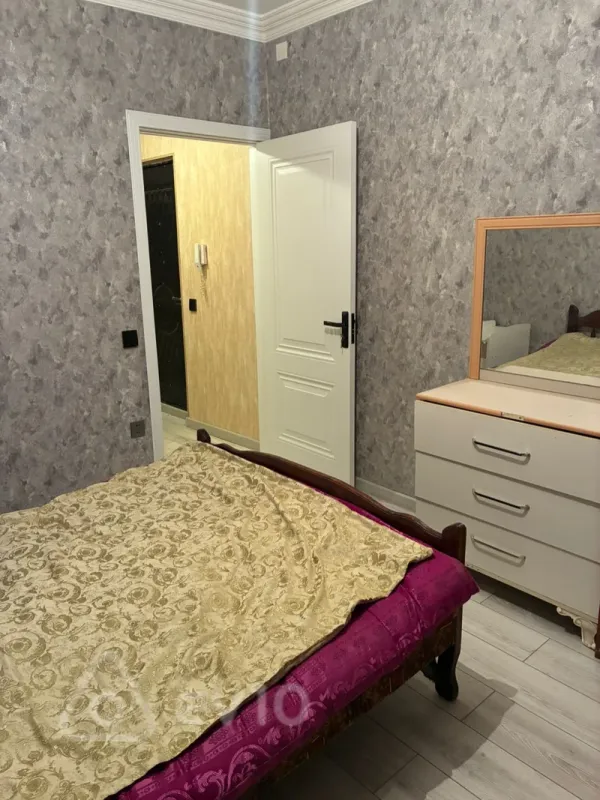 Satılır 2 otaqlı köhnə tikili 60 m²