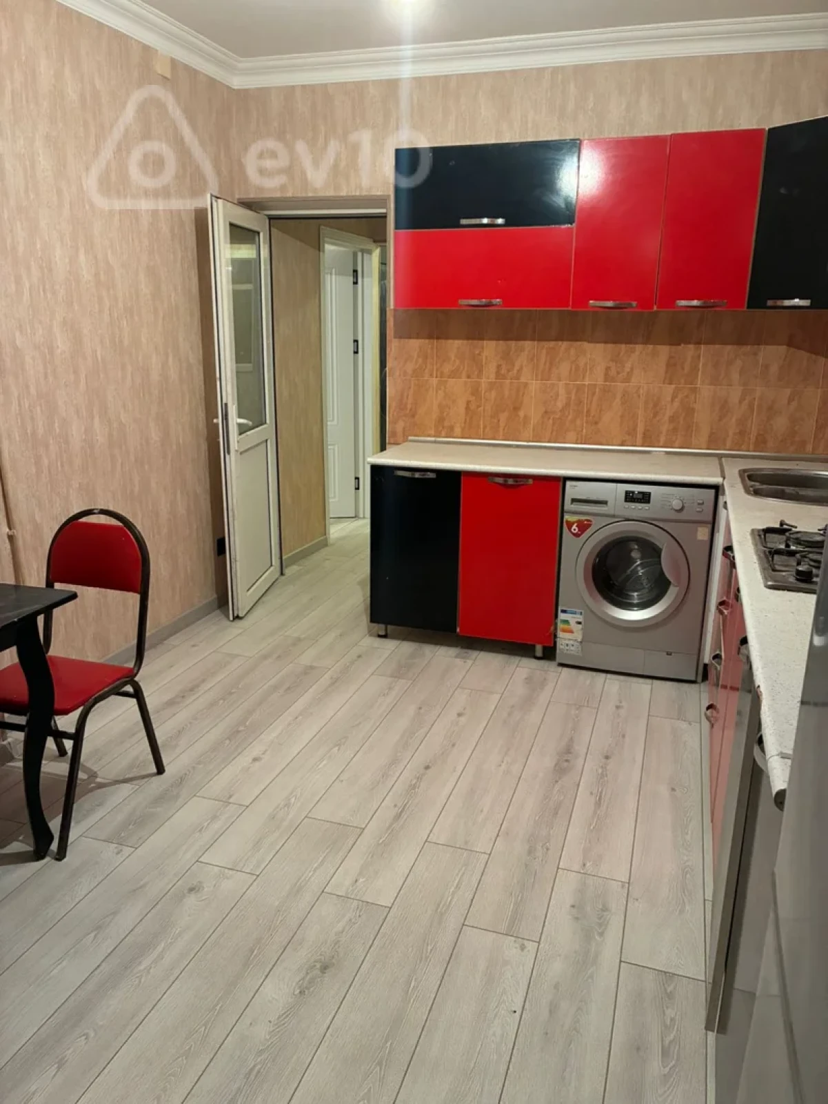 Satılır 2 otaqlı köhnə tikili 60 m²
