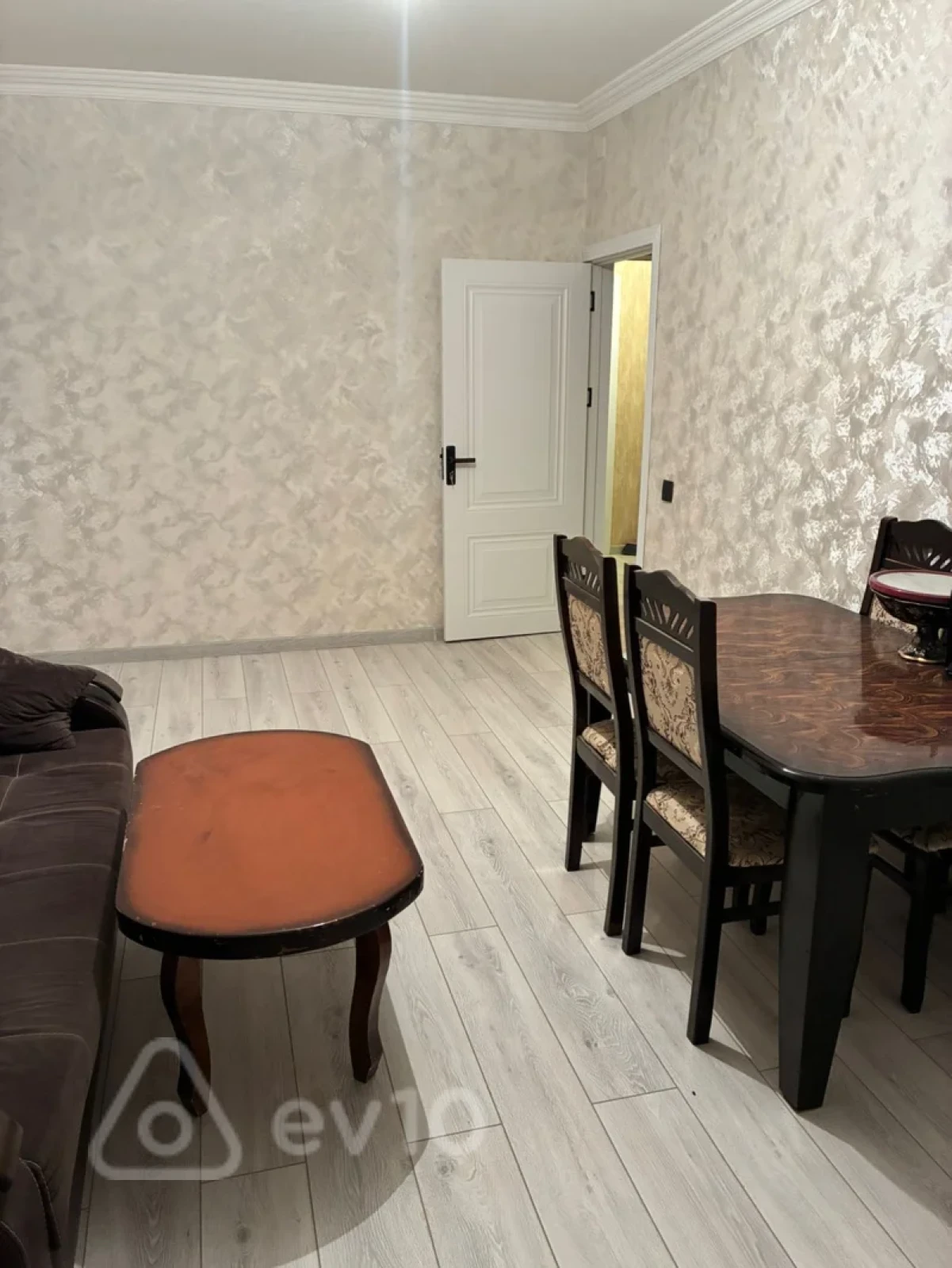 Satılır 2 otaqlı köhnə tikili 60 m²