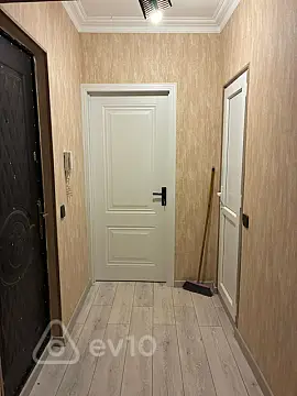 Satılır 2 otaqlı köhnə tikili 60 m²