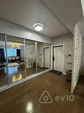 Kirayə verilir 3 otaqlı yeni tikili 130 m²