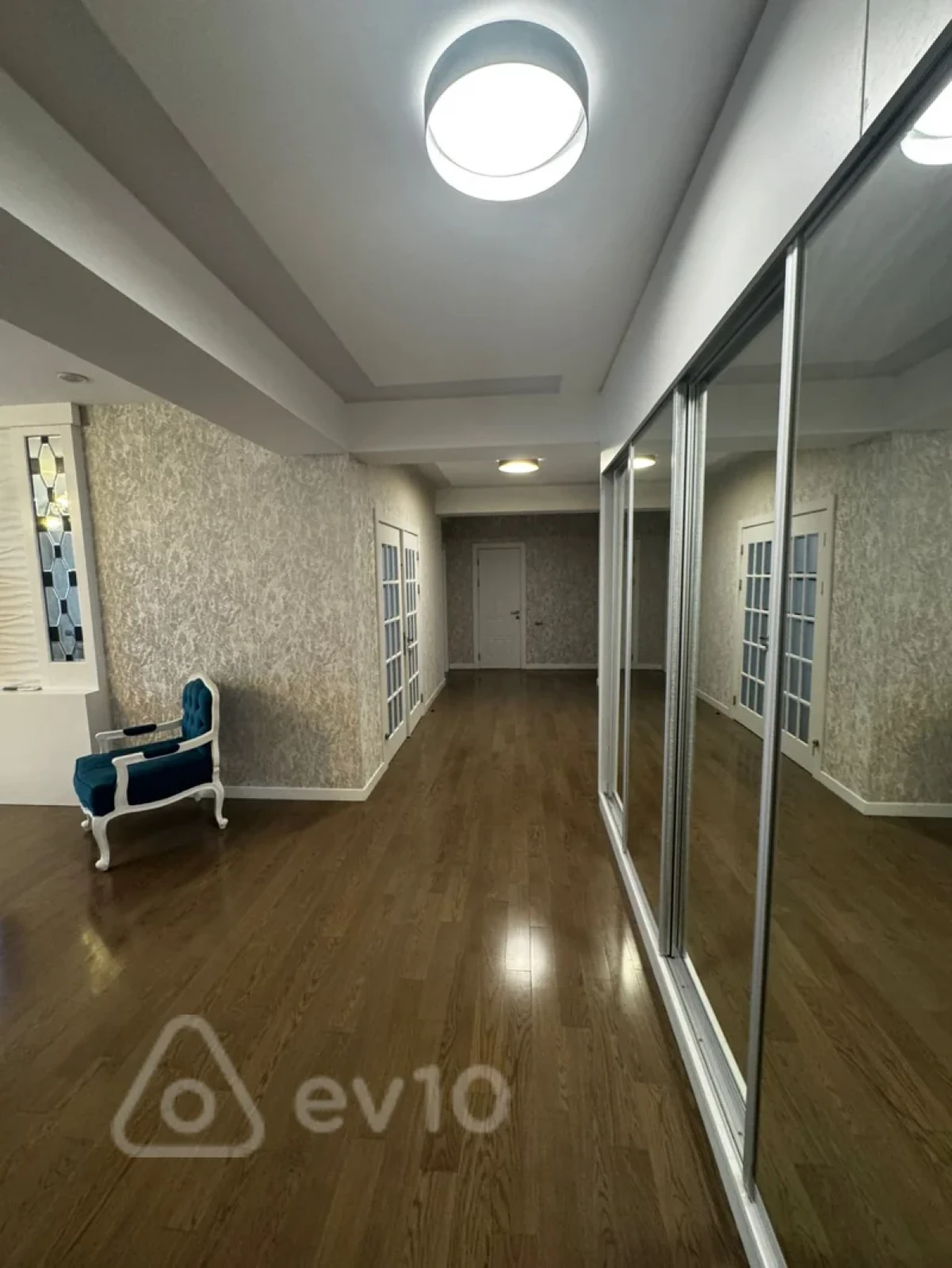 Kirayə verilir 3 otaqlı yeni tikili 130 m²
