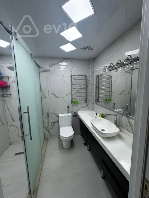 Kirayə verilir 3 otaqlı yeni tikili 130 m²