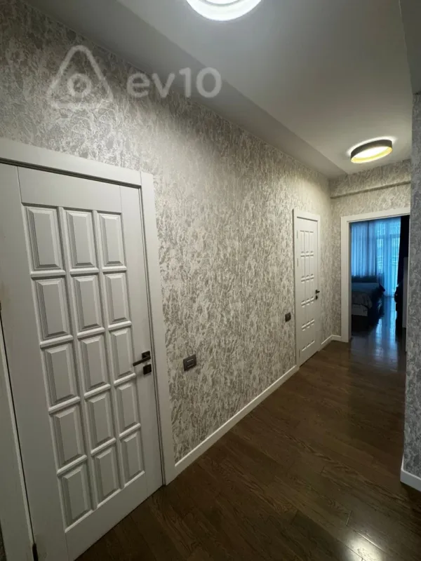 Kirayə verilir 3 otaqlı yeni tikili 130 m²