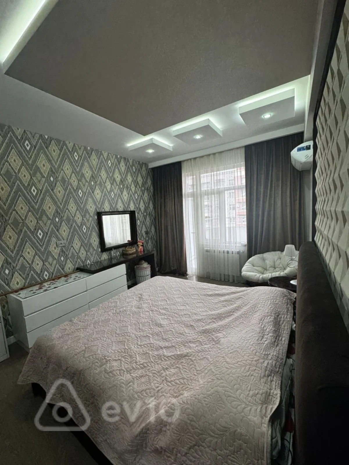 Kirayə verilir 3 otaqlı yeni tikili 130 m²