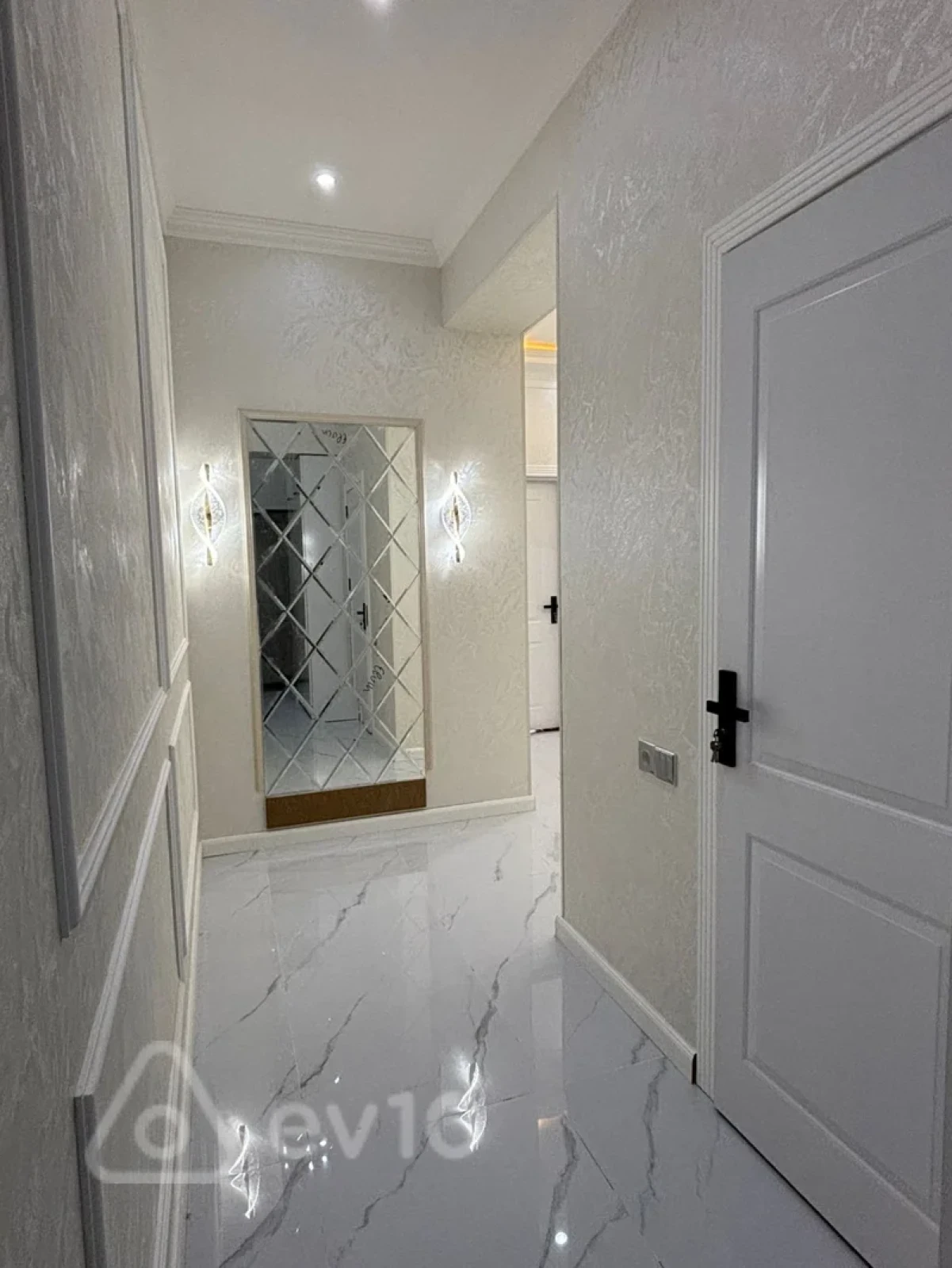 Satılır 3 otaqlı yeni tikili 80 m²