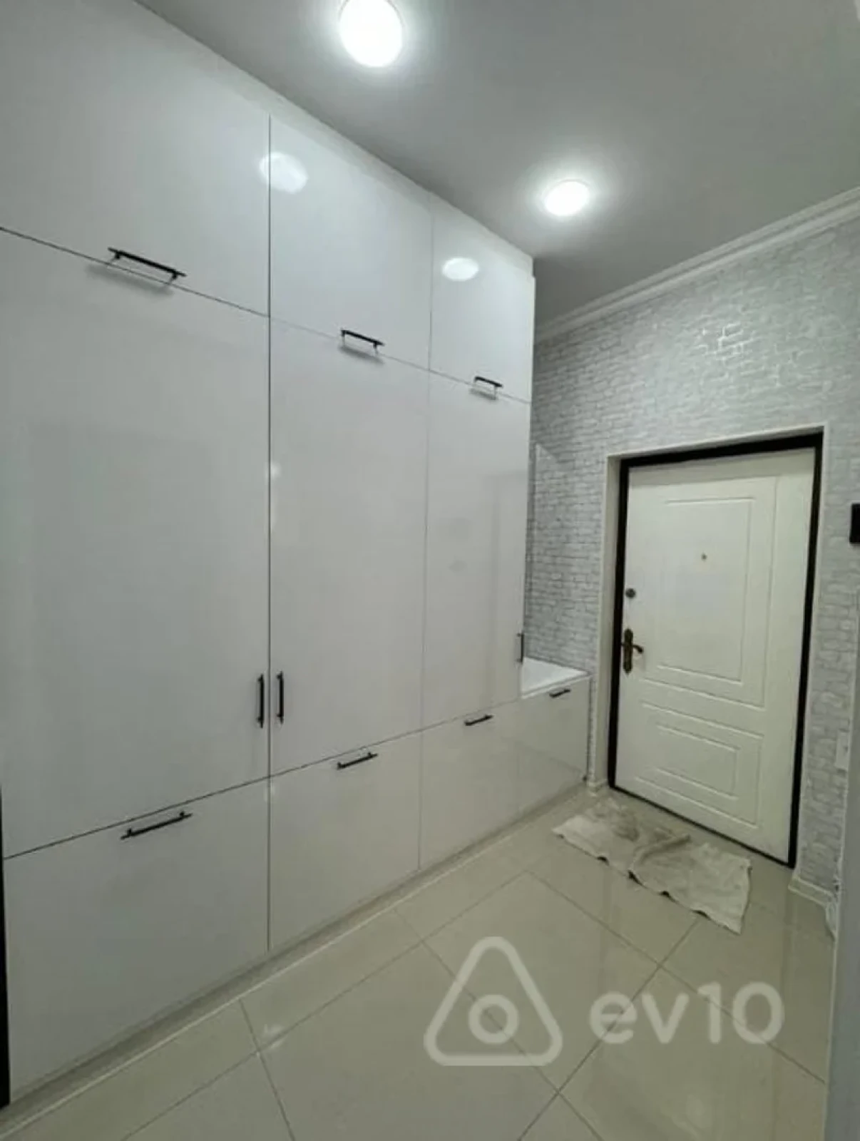 Kirayə verilir 3 otaqlı yeni tikili 65 m²