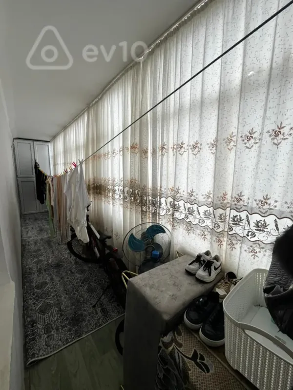 Satılır 2 otaqlı köhnə tikili 60 m²
