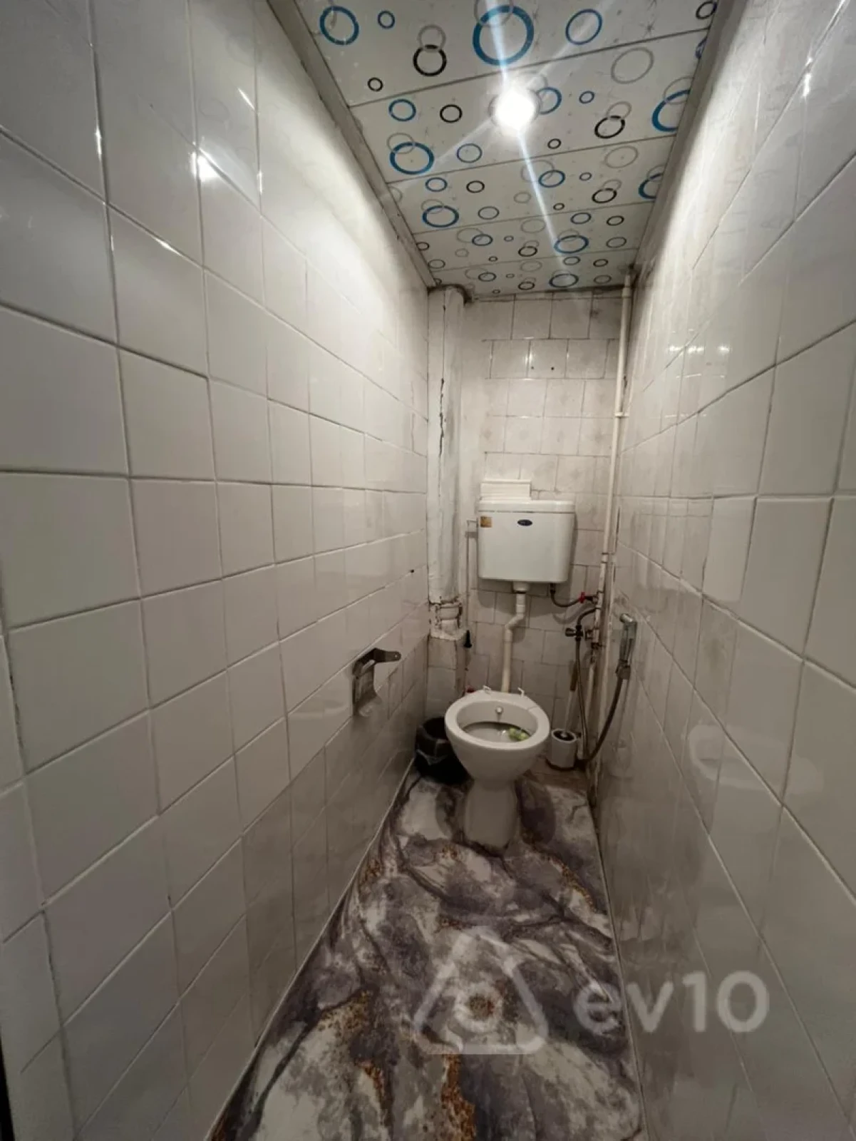 Satılır 2 otaqlı köhnə tikili 60 m²