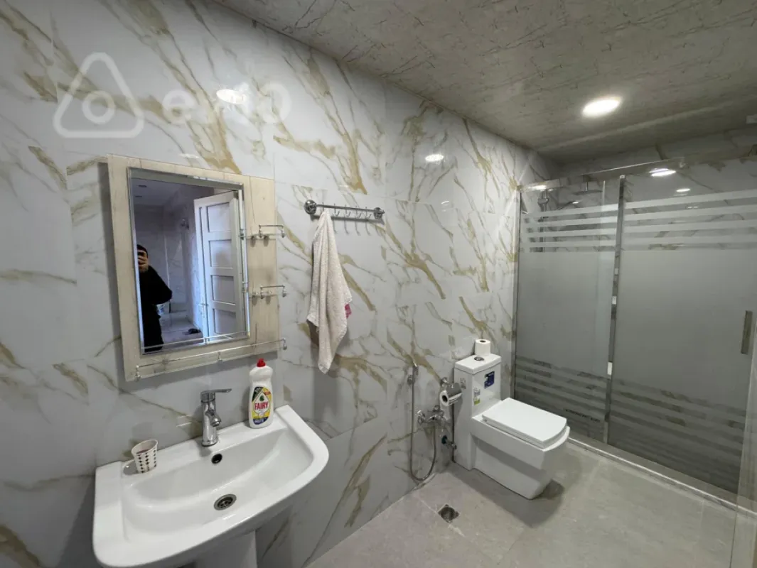 Kirayə verilir 2 otaqlı yeni tikili 74 m²