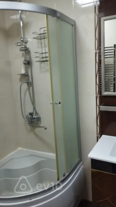 Kirayə verilir 2 otaqlı yeni tikili 80 m²