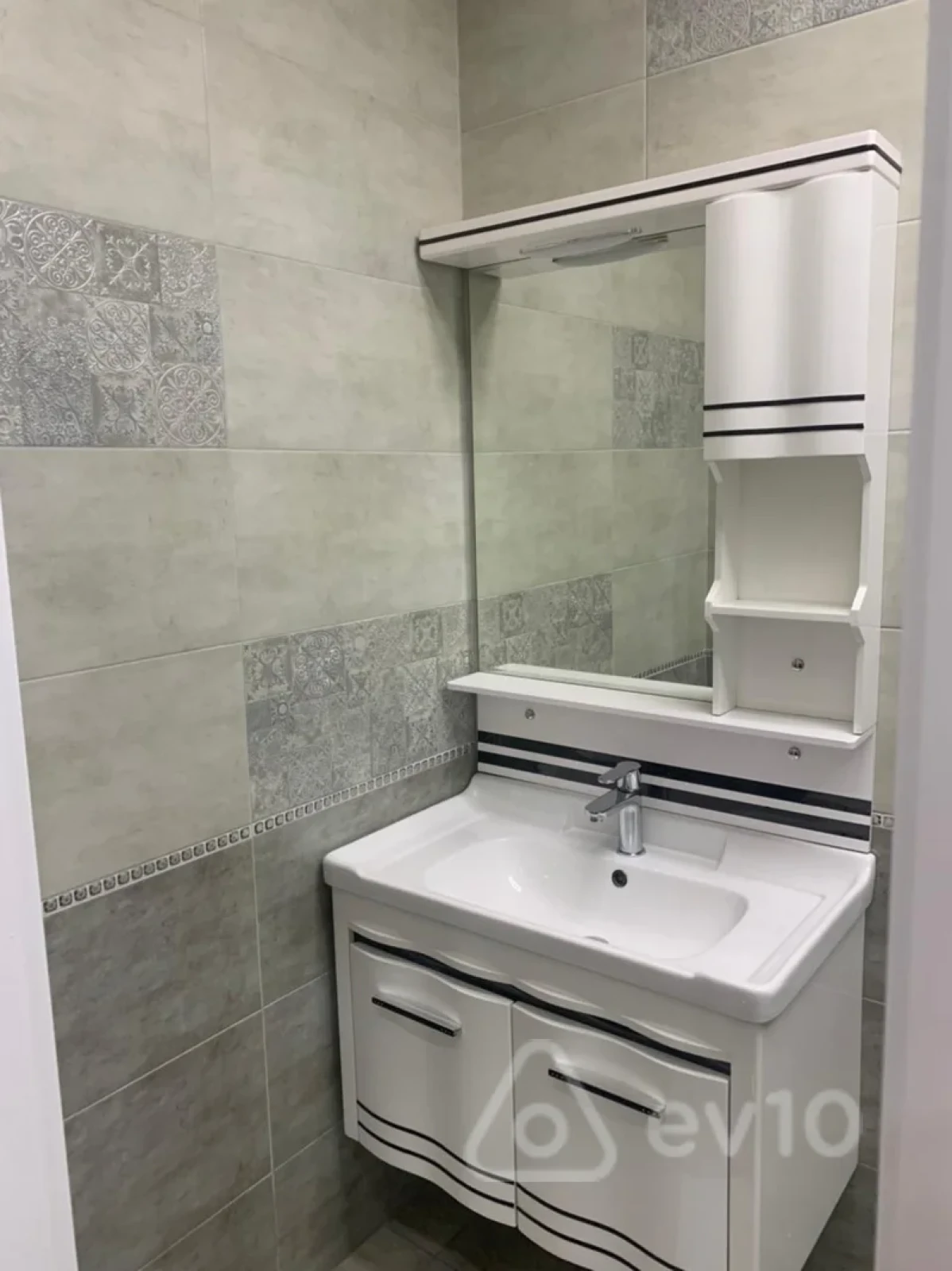 Kirayə verilir 2 otaqlı yeni tikili 65 m²