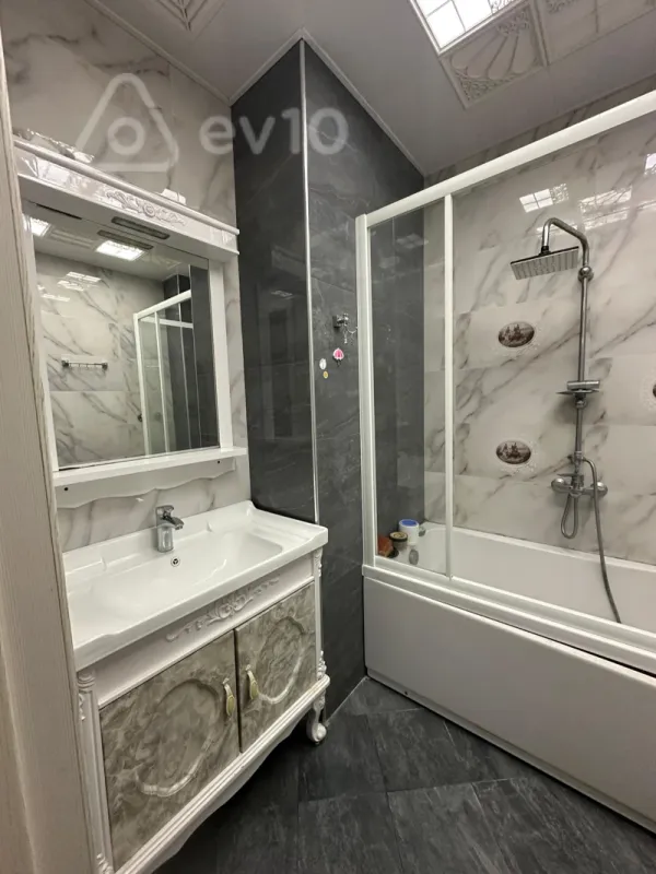 Kirayə verilir 2 otaqlı yeni tikili 110 m²