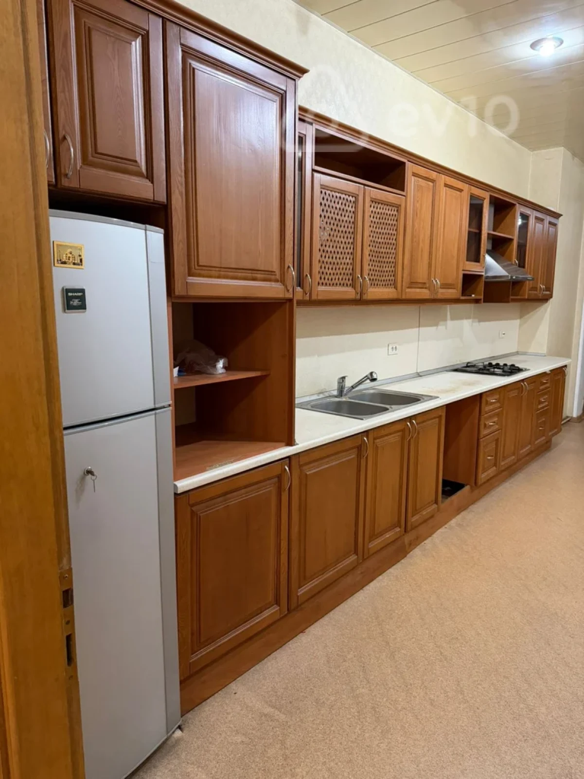 Satılır 4 otaqlı köhnə tikili 173 m²