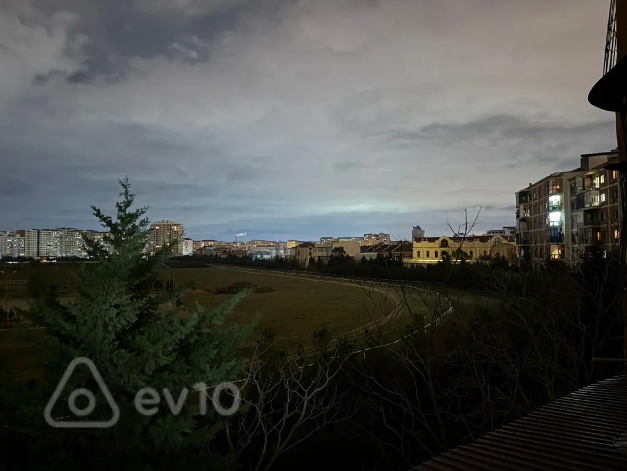 Satılır 4 otaqlı köhnə tikili 173 m²