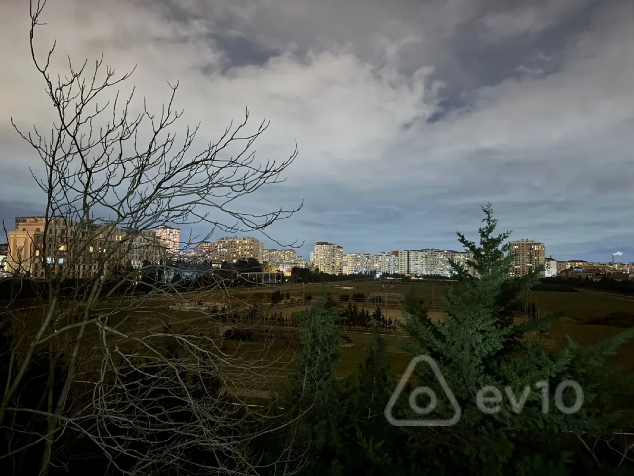 Satılır 4 otaqlı köhnə tikili 173 m²