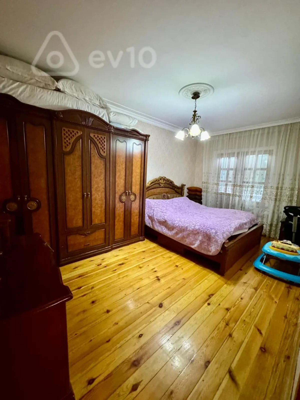 Satılır 4 otaqlı köhnə tikili 110 m²