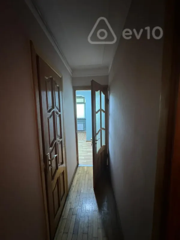 Kirayə verilir 2 otaqlı köhnə tikili 61 m²