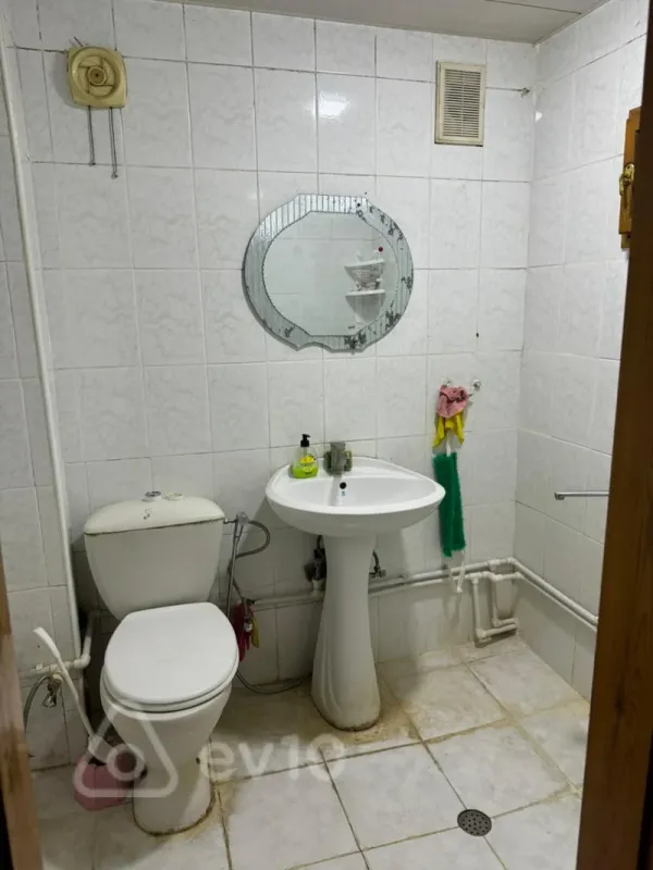 Kirayə verilir 2 otaqlı köhnə tikili 61 m²