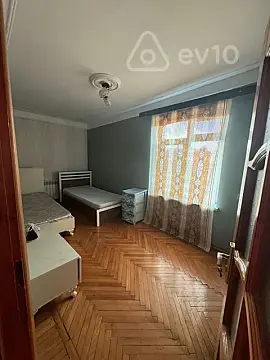 Kirayə verilir 2 otaqlı köhnə tikili 61 m²
